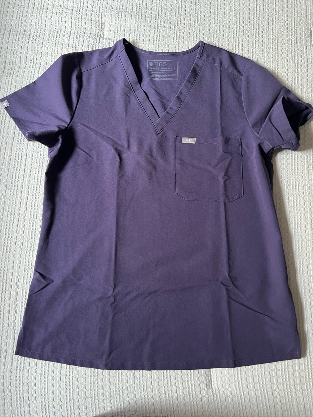 Figs woman V-Neck Scrub Top in Purple